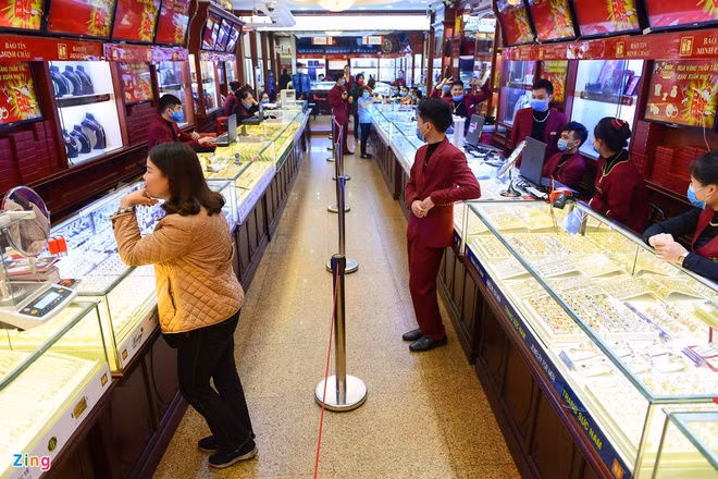 Gia vang tang len muc cao nhat tu dau nam hinh anh 1 6_than_tai_2020_.jpg