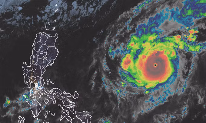 Ảnh vệ tinh bão Goni, đêm 30/10. Ảnh: NOAA.