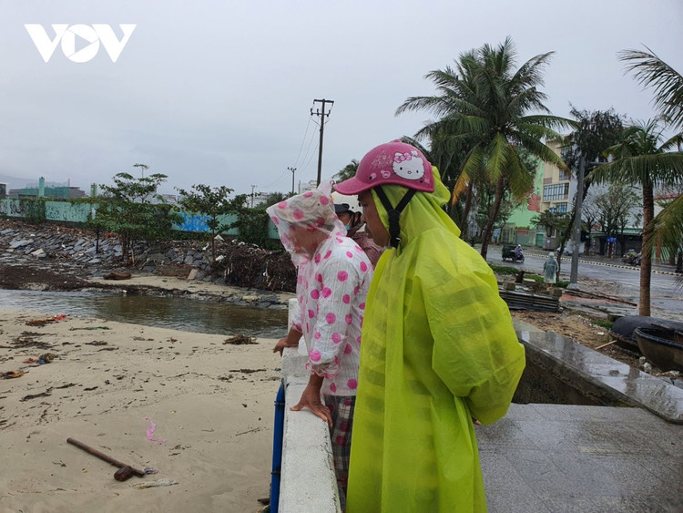 Cập nhật: Bão số 13 cuốn bay mái trường học, "nhổ" bật gốc cây, cuốn trôi nhà dân ảnh 59