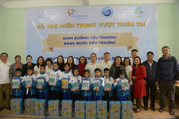 Với tinh thần “dinh dưỡng yêu thương, nâng bước đến trường”, Sữa Cô gái Hà Lan đã chung tay hỗ trợ thầy và trò tỉnh Quảng Trị vượt qua khó khăn từ thiên tai.