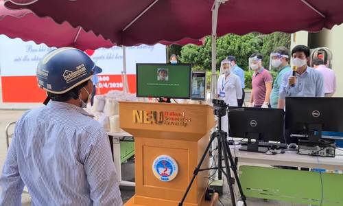 'Cây gạo' nhận diện bằng khuôn mặt tại Hà Nội