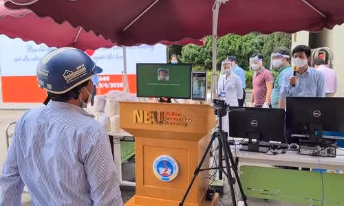 'Cây gạo' nhận diện bằng khuôn mặt tại Hà Nội