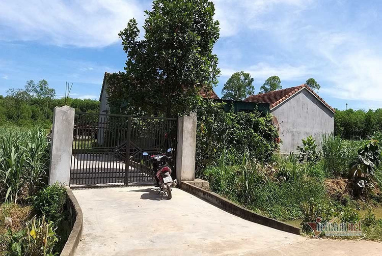 Mẹ khóc ngất gọi con thơ 5 tuổi bị trói tay, bỏ đói đến chết