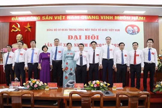 Ban Chấp hành Đảng bộ cơ quan Trung ương MTTQ Việt Nam khóa XIII ra mắt đại hội.