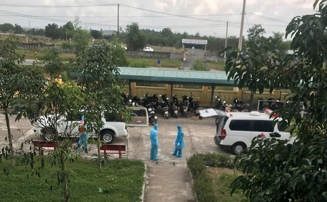 Cô gái trở về từ vùng dịch Hàn Quốc có dấu hiệu sốt, cách ly thêm 16 người - 1