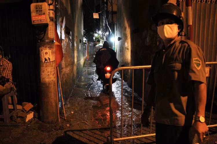 Hà Nội: Phong tỏa, cách ly con ngõ nơi bệnh nhân 714 sinh sống - 5