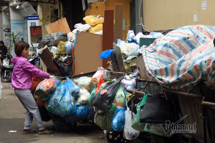 Chủ tịch Hà Nội: Không để người dân lợi dụng vấn đề môi trường chặn xe rác