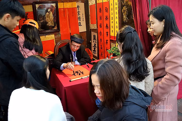 Hơn 50 thầy đồ hội tụ, Tết xưa được tái hiện ở Văn Miếu