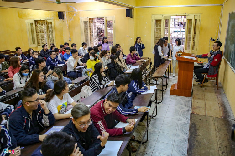 Hang nghin sinh vien tro lai truong sau ky nghi gan 2 thang hinh anh 7 6_zing.jpg