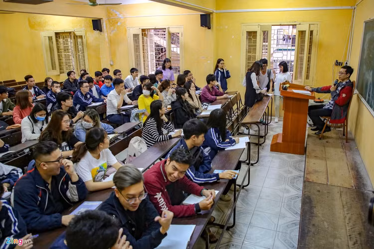 Hang nghin sinh vien tro lai truong sau ky nghi gan 2 thang hinh anh 7 6_zing.jpg