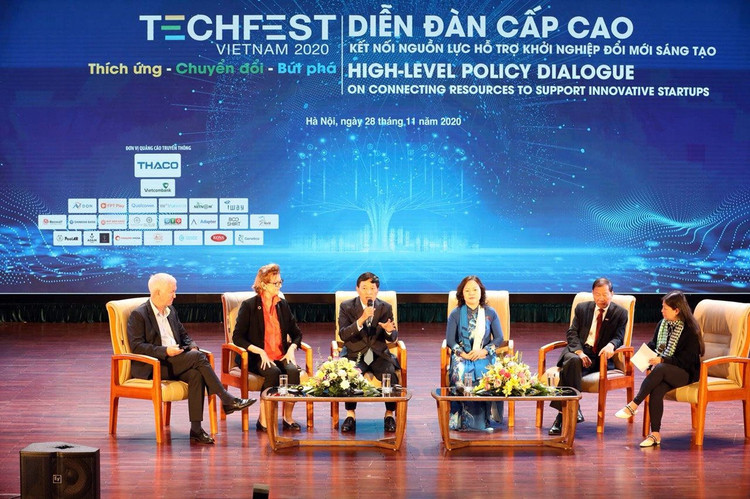 Diễn đàn cấp cao kết nối nguồn lực hỗ trợ khởi nghiệp đổi mới sáng tạo có sự tham gia của nhiều nhà đầu tư, chuyên gia quốc tế.