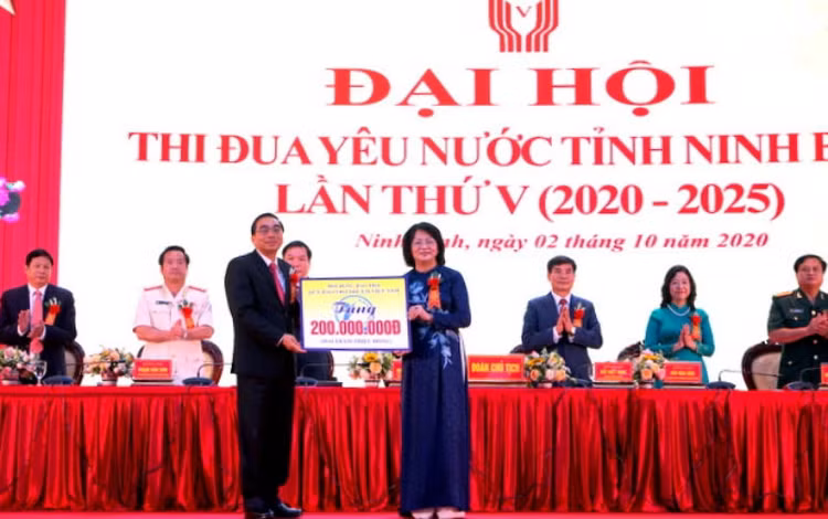 Phó Chủ tịch nước dự Đại hội thi đua yêu nước tỉnh Ninh Bình -0