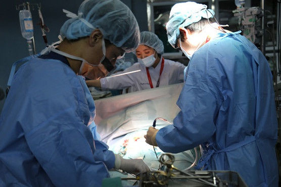 benh vien Viet Nam ghep ruot thanh cong anh 1