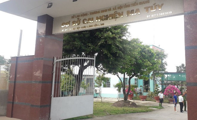 Nhom hoc vien cai nghien danh nhau, 17 nguoi bo tron anh 1