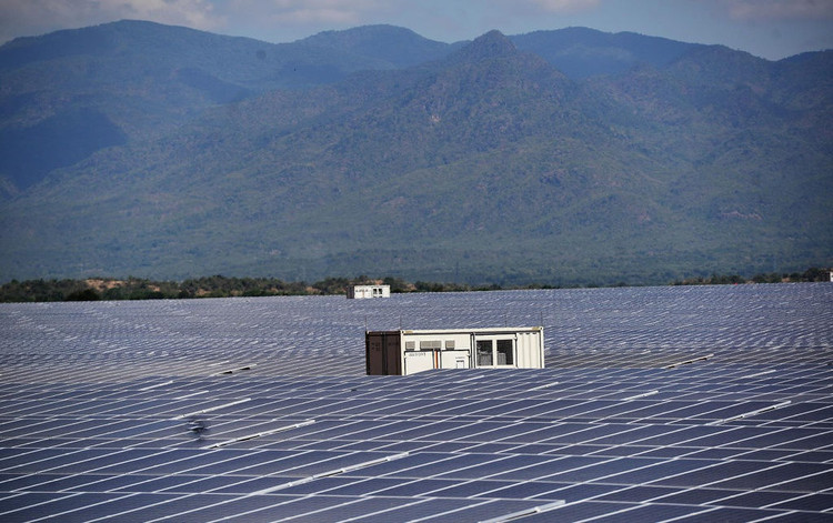 Bo Chinh tri: Kien quyet loai bo bao cap, doc quyen nganh nang luong hinh anh 1 Chup_duoi_dien_mat_troi_BimLe_Quan_48.jpeg