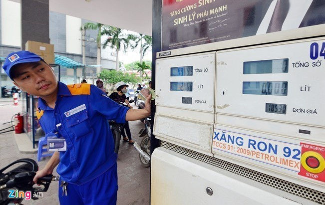 Gia xang giam manh ngay Valentine hinh anh 1 xang321_le_quan_zing.jpg