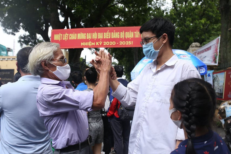 Bày tỏ về trân trọng cuộc sống, thí sinh khen đề Văn hay - 4