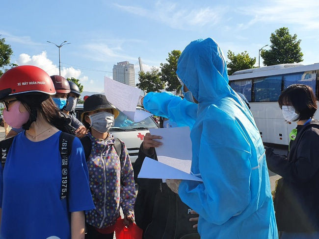 Đề nghị lập tàu hỏa “giải cứu” 10.000 người mắc kẹt rời Đà Nẵng - 1