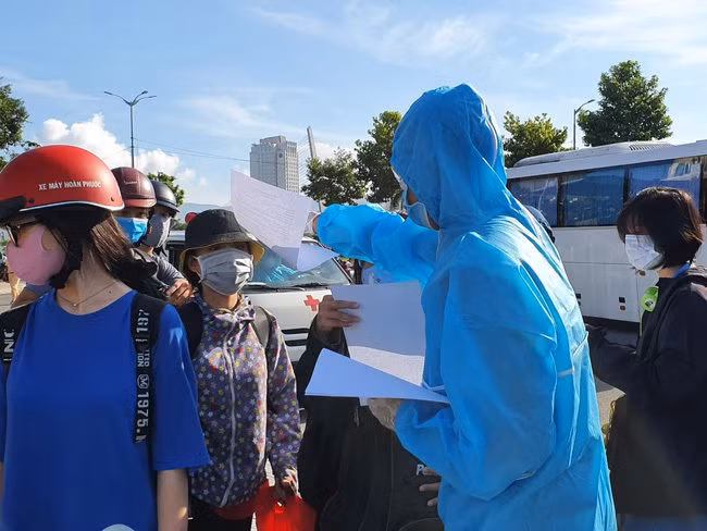 Đề nghị lập tàu hỏa “giải cứu” 10.000 người mắc kẹt rời Đà Nẵng - 1