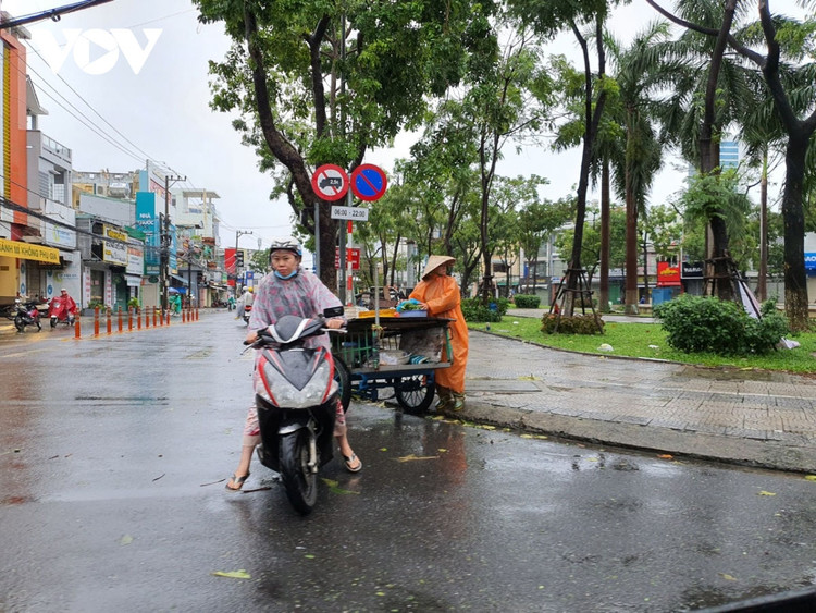 Cập nhật: Bão số 13 cuốn bay mái trường học, "nhổ" bật gốc cây, cuốn trôi nhà dân ảnh 61