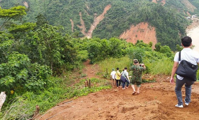 Khẩn cấp tiếp tế lương thực cho hơn 3000 hộ dân bị cô lập - ảnh 1