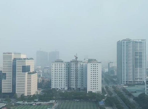 Khu vực Cầu Giấy trời u ám, sáng 12/12. Ảnh: Công Minh