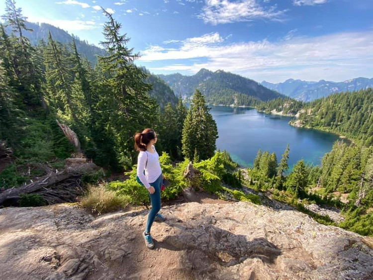 Mỗi ngày một post, Anh Nguyen kể về những cây xanh xung quanh mình hoặc do chính tay mình trồng cùng những thông điệp tích cực như “Gieo hạt xanh - Gieo hạnh phúc”. (Facebook Anh Nguyen)