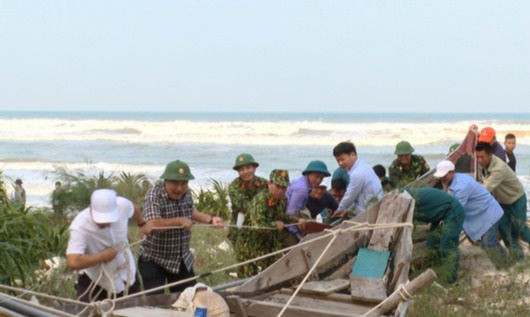 Vùng ven biển đã có gió to, người dân cấp tập chống bão - 7