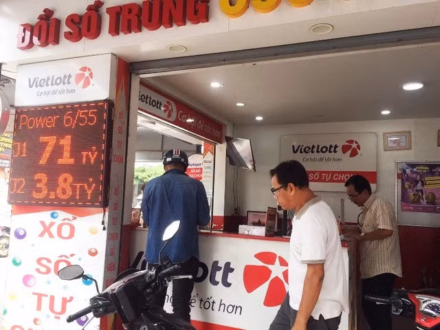 Hệ thống Vietlott gặp sự cố, nhiều điểm kinh doanh không in nổi vé, vì sao? - 1