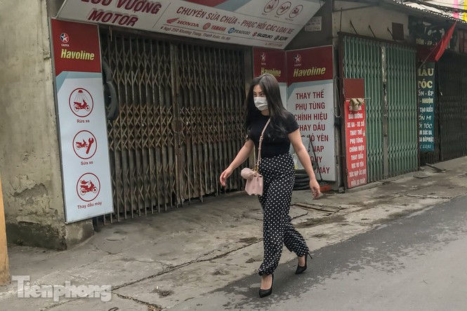 Cách ly ngõ nhỏ nhà nữ tiếp viên hàng không dương tính với Covid-19 - ảnh 10