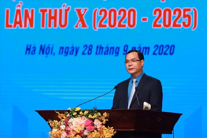 Chủ tịch Tổng LĐLĐ Việt Nam Nguyễn Đình Khang phát biểu khai mạc đại hội.