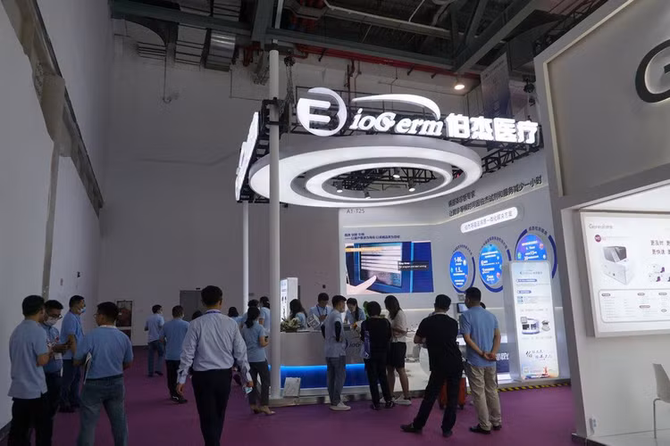 phong su AP ve Vu Han anh 3