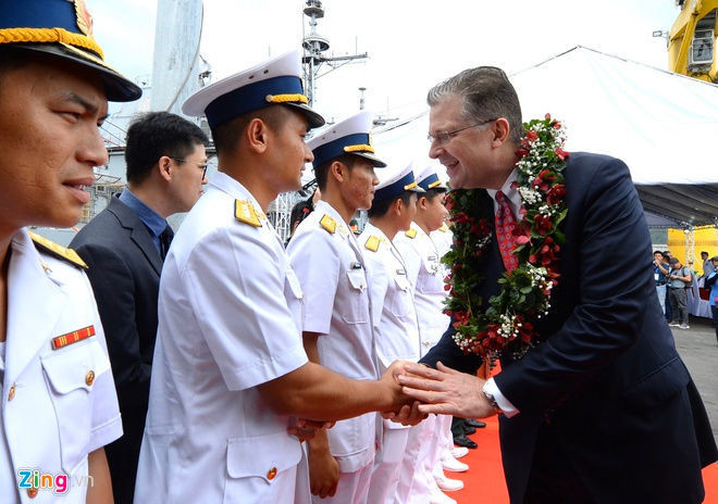 Tau ho ve cap cang Tien Sa, Da Nang don si quan tau san bay My hinh anh 4 tau_san_bay_my_14_zing.jpg