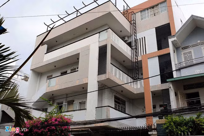 Roi thang may o TP.HCM, 1 nguoi chet, 2 bi thuong hinh anh 1 Roi_thang_may_zing_2_.jpg