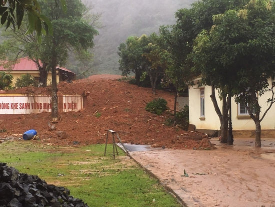 Những hình ảnh đầu tiên tại hiện trường vụ sạt lở đất vùi lấp 20 cán bộ, chiến sĩ ở Quảng Trị ảnh 2