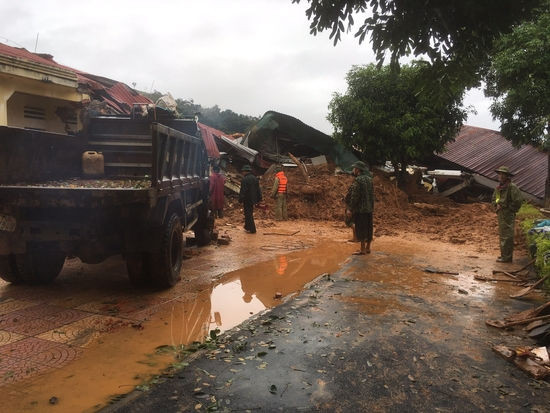 Những hình ảnh đầu tiên tại hiện trường vụ sạt lở đất vùi lấp 20 cán bộ, chiến sĩ ở Quảng Trị ảnh 1