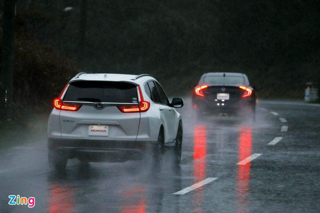 Nhung luu y de khi lai xe an toan khi troi mua hinh anh 2 Lai_xe_troi_mua_2_zing.jpg