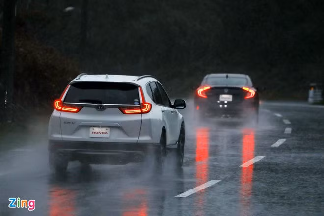 Nhung luu y de khi lai xe an toan khi troi mua hinh anh 2 Lai_xe_troi_mua_2_zing.jpg