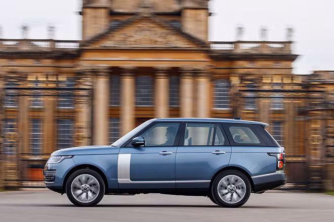 SUV hạng sang Range Rover giảm giá chính hãng gần cả tỷ đồng - 2