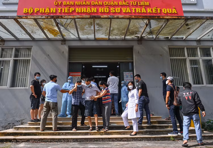 Xet nghiem Covid-19 nguoi dan tro ve tu TP.HCM anh 4