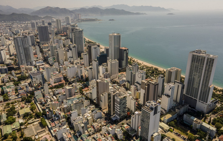 Khach san tram ty rao ban anh 1