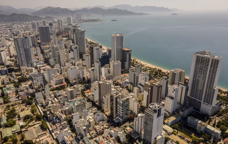 Khach san tram ty rao ban anh 1