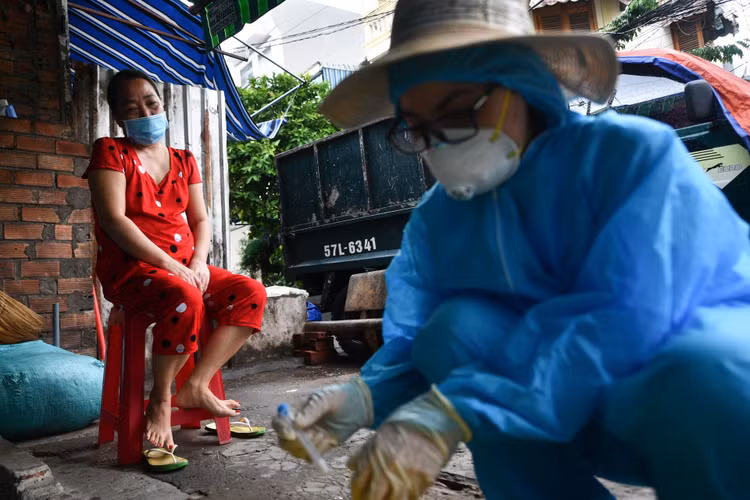 F0 khoi benh tinh nguyen chong dich anh 2