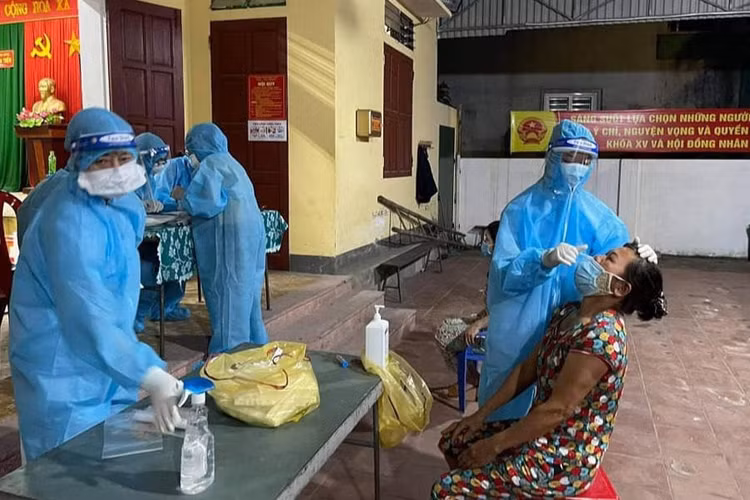 Nghệ An thêm 2 ca dương tính SARS-CoV-2 liên quan nhân viên ngân hàng - 1