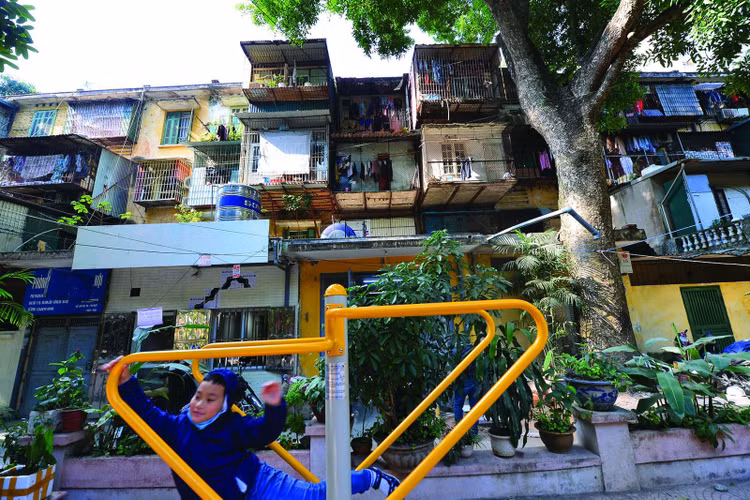 Lối thoát cho chung cư cũ - 1