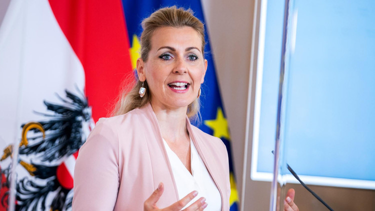 bo truong Ao tu chuc vi dao van anh 1