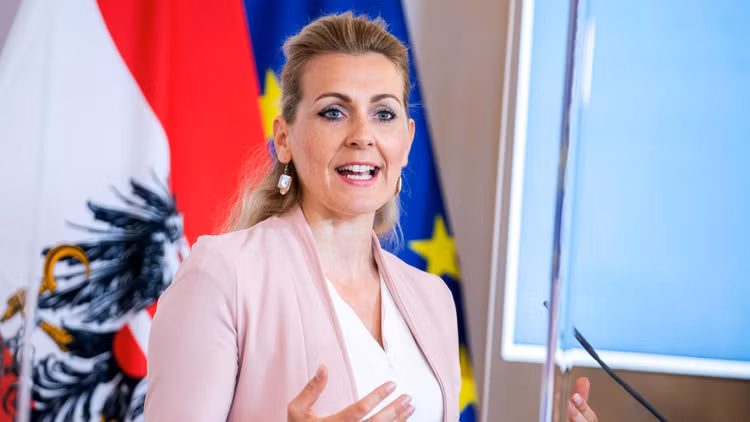 bo truong Ao tu chuc vi dao van anh 1