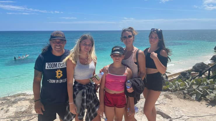 Gia đình Bitcoin và số tiền điện tử được giấu ở 4 châu lục - 2