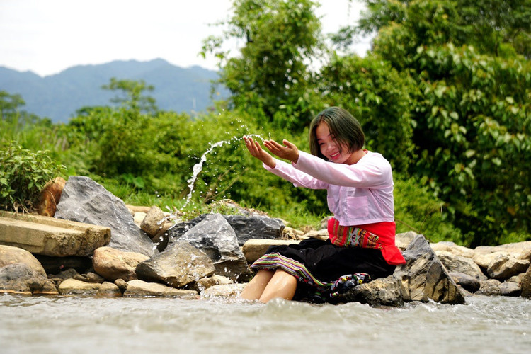 Tâm sự đầy nước mắt của nữ sinh dân tộc Thái mồ côi đạt 27,5 điểm - 4