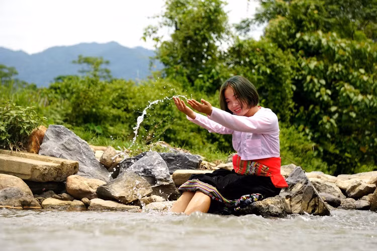 Tâm sự đầy nước mắt của nữ sinh dân tộc Thái mồ côi đạt 27,5 điểm - 4